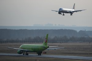 Novosibirsko oro uoste prieš pakilimą užsidegė lėktuvo variklis