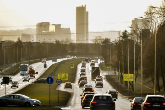 Žiemiškų orų sinoptikai vis dar nežada: stiprės vėjas, bet kils ir laipsniai