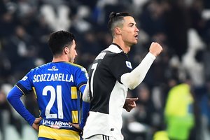 C. Ronaldo du įvarčiai lėmė „Juventus“ pergalę Italijos pirmenybių mače