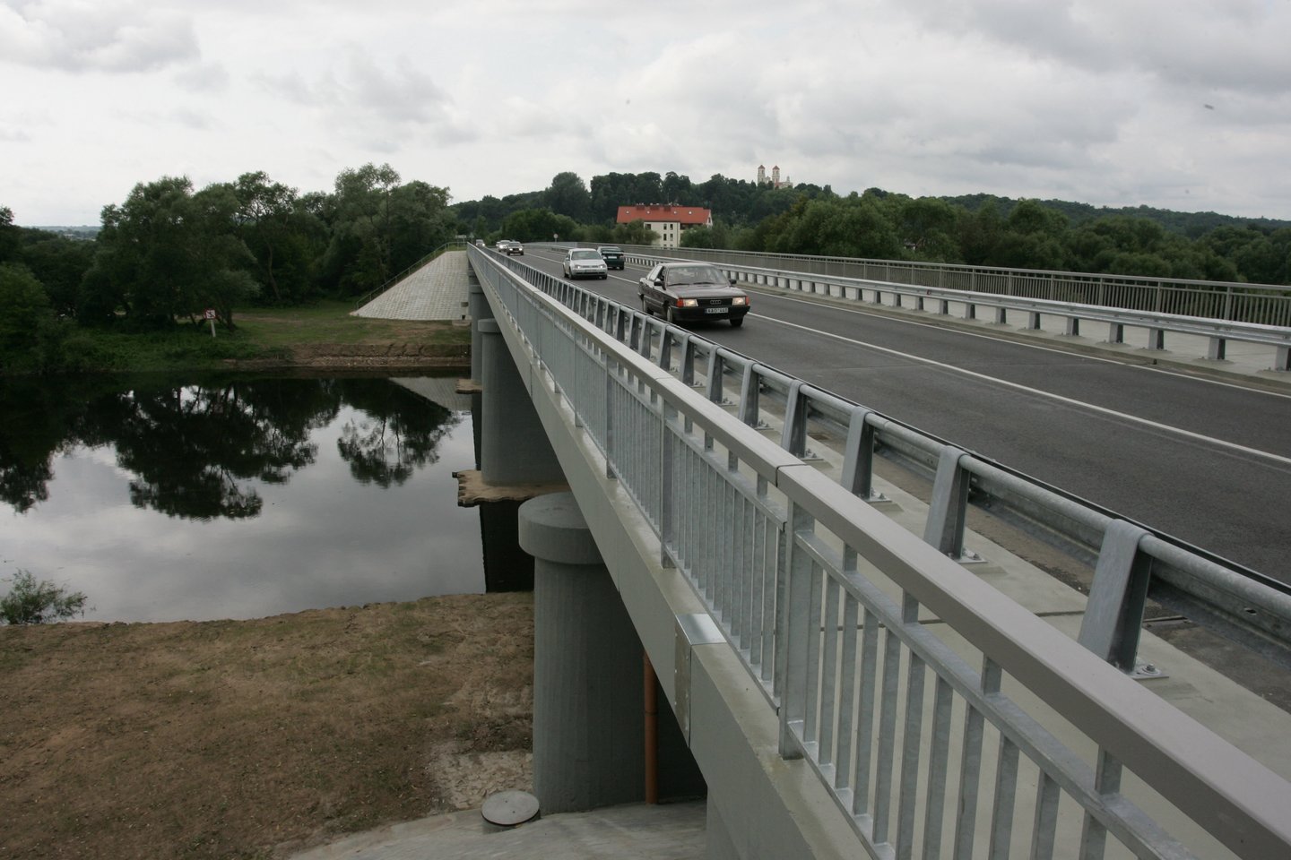 „Raudondvario tiltas nebeatitinka šiandieninio transporto apkrovimo“, – teigė Kauno meras V.Matijošaitis.<br>M.Patašiaus nuotr.