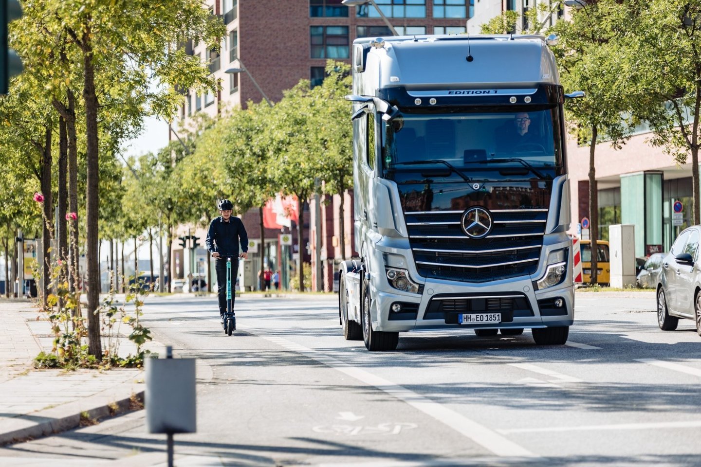   Praėjusiais metais „Mercedes-Benz“ sunkvežimius pirko įvairia veikla užsiimančios įmonės, tačiau apie 97 proc. įsigijo bendrovės, vykdančios vietinius ir tarptautinius pervežimus, daugiausia – didžiosios Lietuvos transporto įmonės, valdančios šimtų ar tūkstančių transporto priemonių parkus.  <br> Bendrovės nuotr.