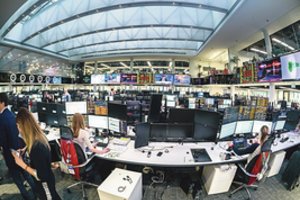 Rusiški pinigai iš bankų ėmė plaukti į akcijų biržas