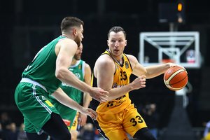 „Žalgiris“ buksuoja toliau: tik po dramatiškos kovos išnešė sveiką kailį iš Šiaulių