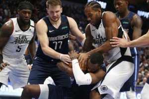 Rezultatyviai žaidusių L. Dončičiaus ir K. Leonardo akistatoje – dramatiška rungtynių atomazga