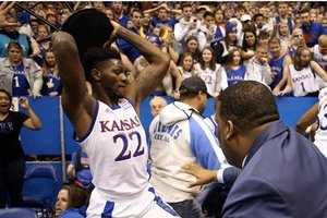 Nevaldomas emocijų proveržis: NCAA žaidėjai sukėlė muštynes, kuriose sudalyvavo ir žiūrovai