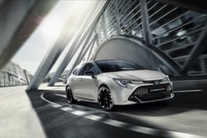 Naujasis „Toyota“ sportiškos šeimos narys „Corolla GR Sport“ atvyko į Lietuvą