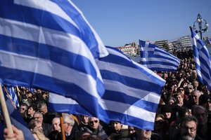 Graikijos salose tūkstančiai gyventojų protestuoja prieš migrantų stovyklas