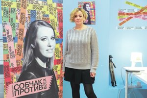 Rusijos policija peržengė visas ribas: moterį miegamajame stebėjo net ir neapsirengusią