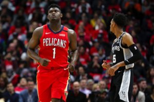 NBA naktis: išvargta „Lakers“ pergalė ir pralaimėjimu paženklintas Z. Williamsono debiutas NBA