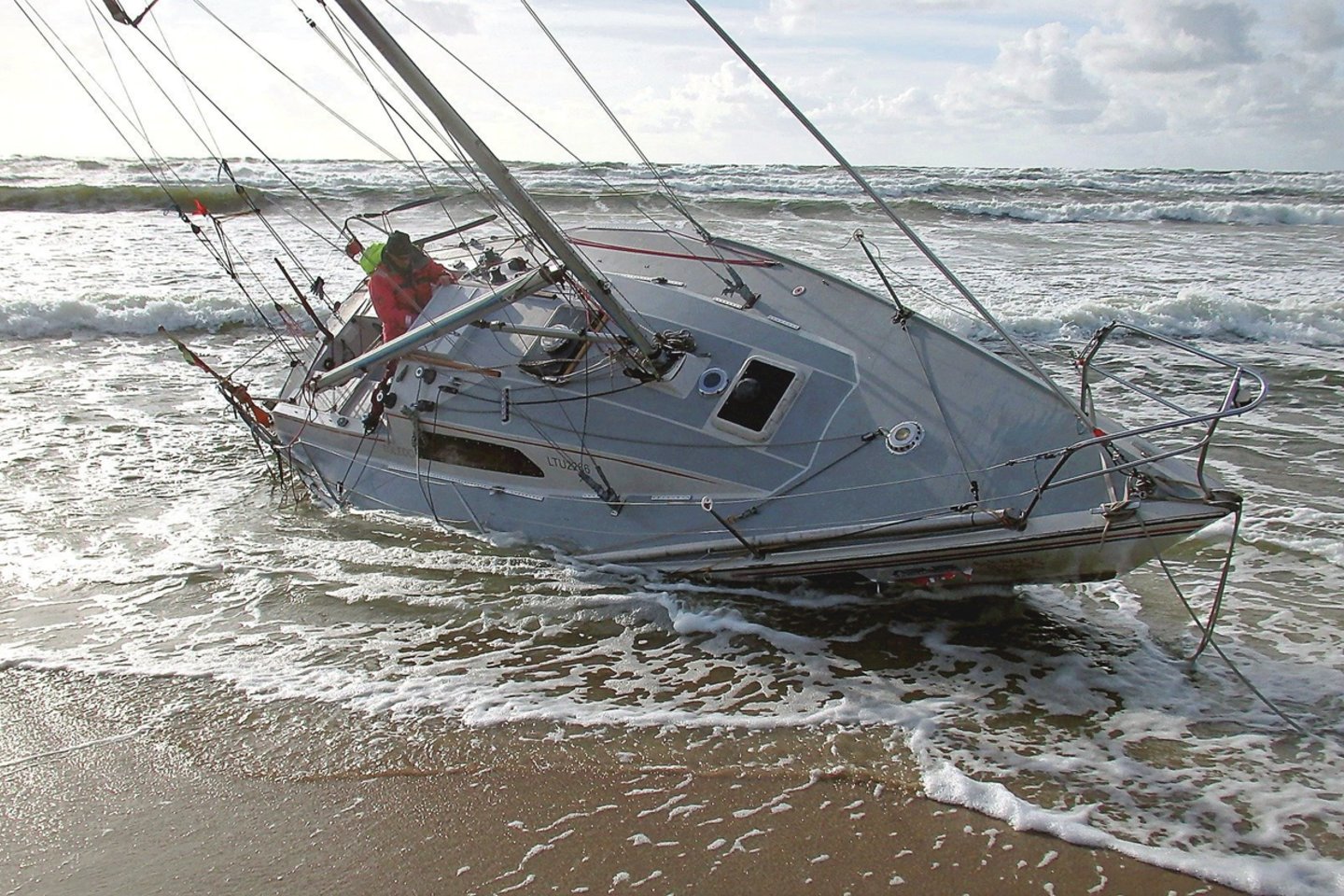 Per nelaimę jūroje žuvo trys jachtos „Defiance“ įgulos nariai.<br> G.Pilaičio nuotr.
