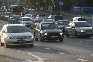Stebėjo eismą ir suprato – spūstys didėja, nes vairuotojai nežino eismo taisyklių