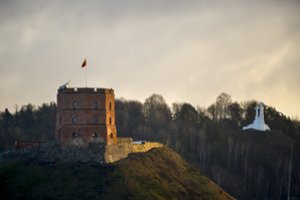 Vilnius švęs miesto gimtadienį, Rotušės aikštėje iškils sostinės vėliavos