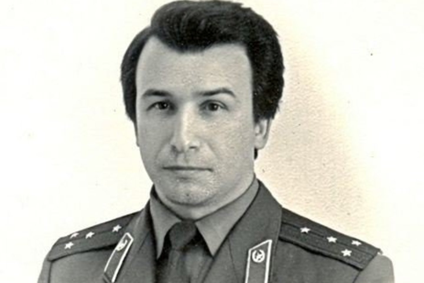 V.Popovas tarnavo SSRS Valstybės saugumo komitete nuo 1972-ųjų iki 1991 metų, 1995 metais jis emigravo į Kanadą.