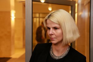 Teismas išteisino daugiavaikę motiną, skelbiant nuosprendį prisistatė ir politikai