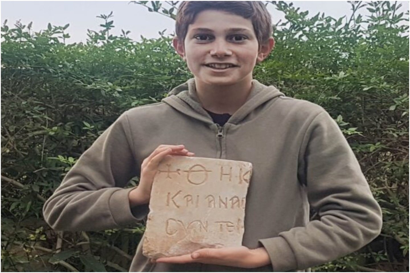 Izraelyje gyvenantis berniukas išėjo grybauti, tačiau rado archeologinį artefaktą, kurį į paviršių iškėlė stiprus lietus. <br>IAA nuotr. 