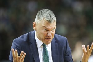 Krepšinio generolas Š. Jasikevičius nori komanduoti visiems – įsiaudrinęs kerta ir žurnalistams 
