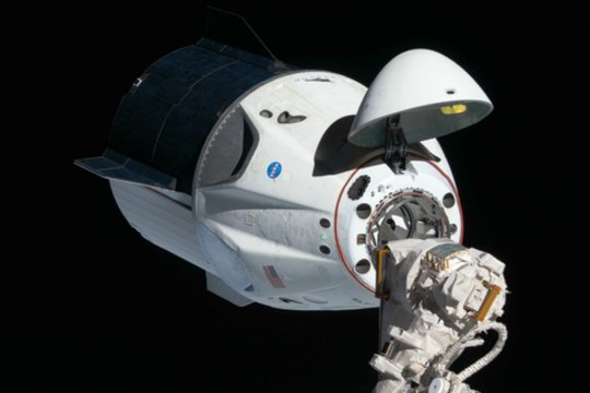 Kosminiai saldėsiai: astronautai iškepė pirmųjų sausainių
