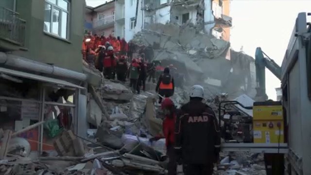 Turkijos nelaimės mastas didėja: žuvo 22 žmonės, dar per 1000 sužeista