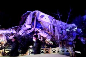 Turkijoje žemės drebėjimo aukų skaičius išaugo iki 35