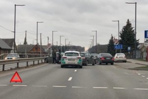 Karmėlavoje susidūrė trys automobiliai