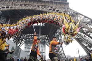 Paryžius atšaukė Naujųjų metų pagal Mėnulio kalendorių paradą