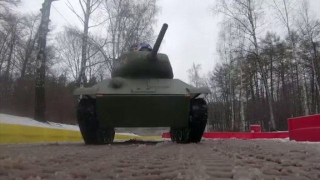 Rusijos sostinėje Maskvoje siūloma neeilinė atrakcija – pasivažinėjimas tankais