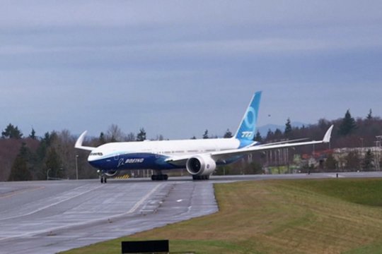 Sėkmingai išbandytas naujas „Boeing 777X“ lėktuvas