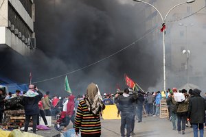 Protestų krečiamoje Irako sostinėje trys raketos pataikė į JAV ambasados kompleksą