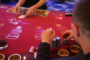 Siūlo azartinių lošimų reklamą papildyti įspėjimu apie galinčią kilti priklausomybę