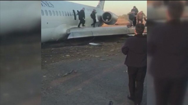 Vos nepasikartojęs košmaras Irane: nuo tako nučiuožęs lėktuvas sustojo greitkelyje