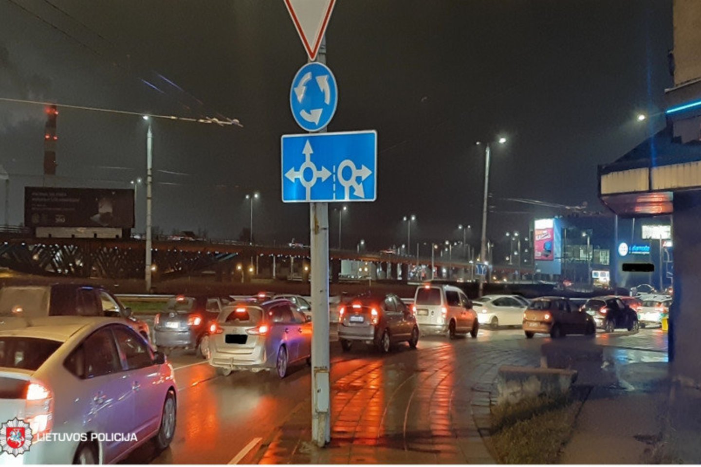 Praėjusios paros avarijose žuvo žmogus, dar 36 žmonės sužeisti.