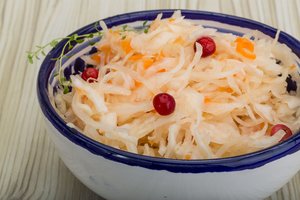 Patarė, kaip valgyti raugintas daržoves, kad gautume daugiau naudos