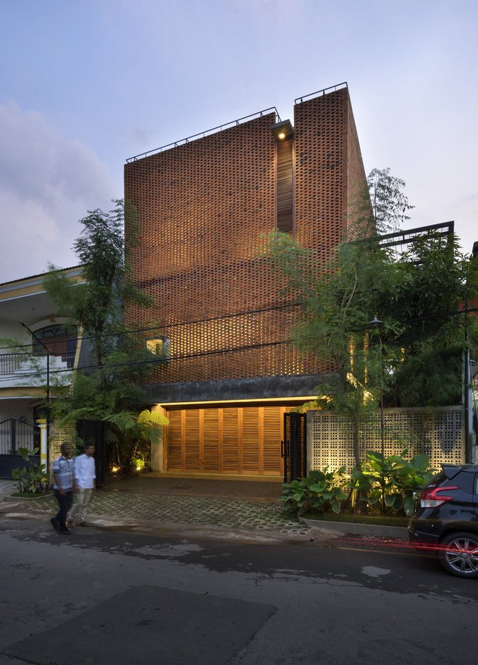Namas Indonezijoje „Omah Boto House“ / architektų biuras „Andyrahman Architect“. <br>Mansyur Hasan / archdaily.com vizual.