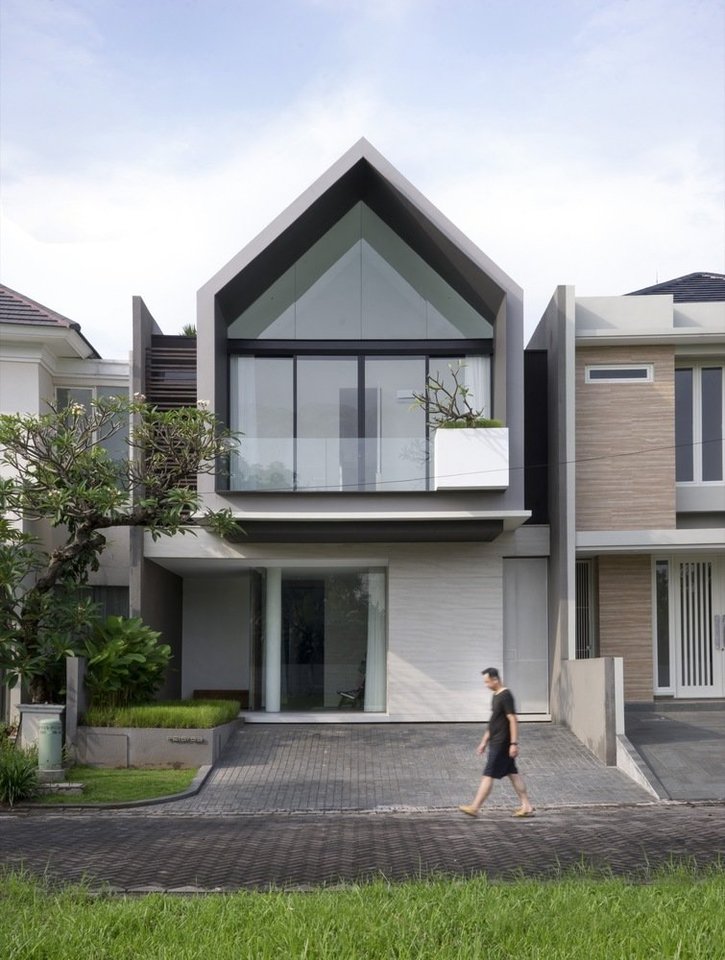 Namas Indonezijoje „HHH House“ /  architektai „Simple Projects Architecture“.<br>Mansyur Hasan / archdaily.com nuotr.