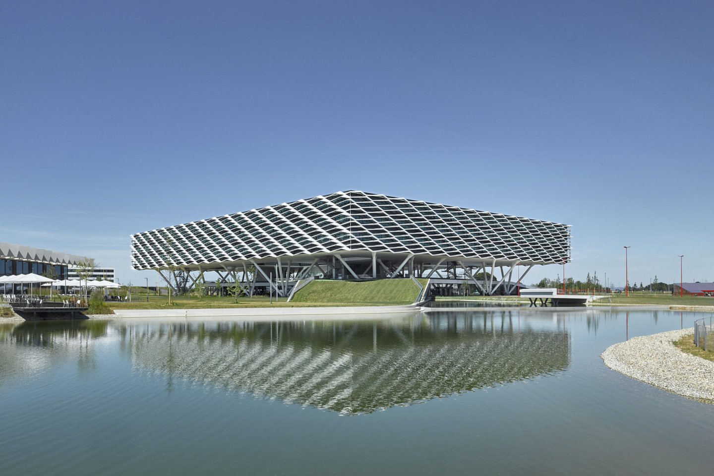 Biurų pastatas Vokietijoje „Adidas World of Sports Arena“ / architektų biuras „Behnisch Architekten“.<br>David Matthiessen / archdaily.com nuotr.