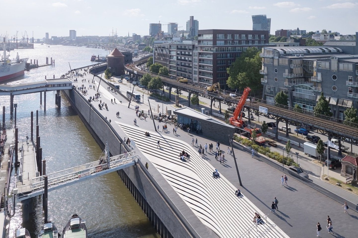 Viešoji erdvė Vokietijoje „Niederhafen River Promenade“ / architektai „Zaha Hadid Architects“. <br>Piet Niemann / archdaily.com nuotr.