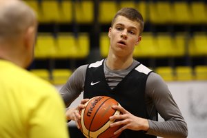 Jaunučiai įveikė Serbijos krepšininkus