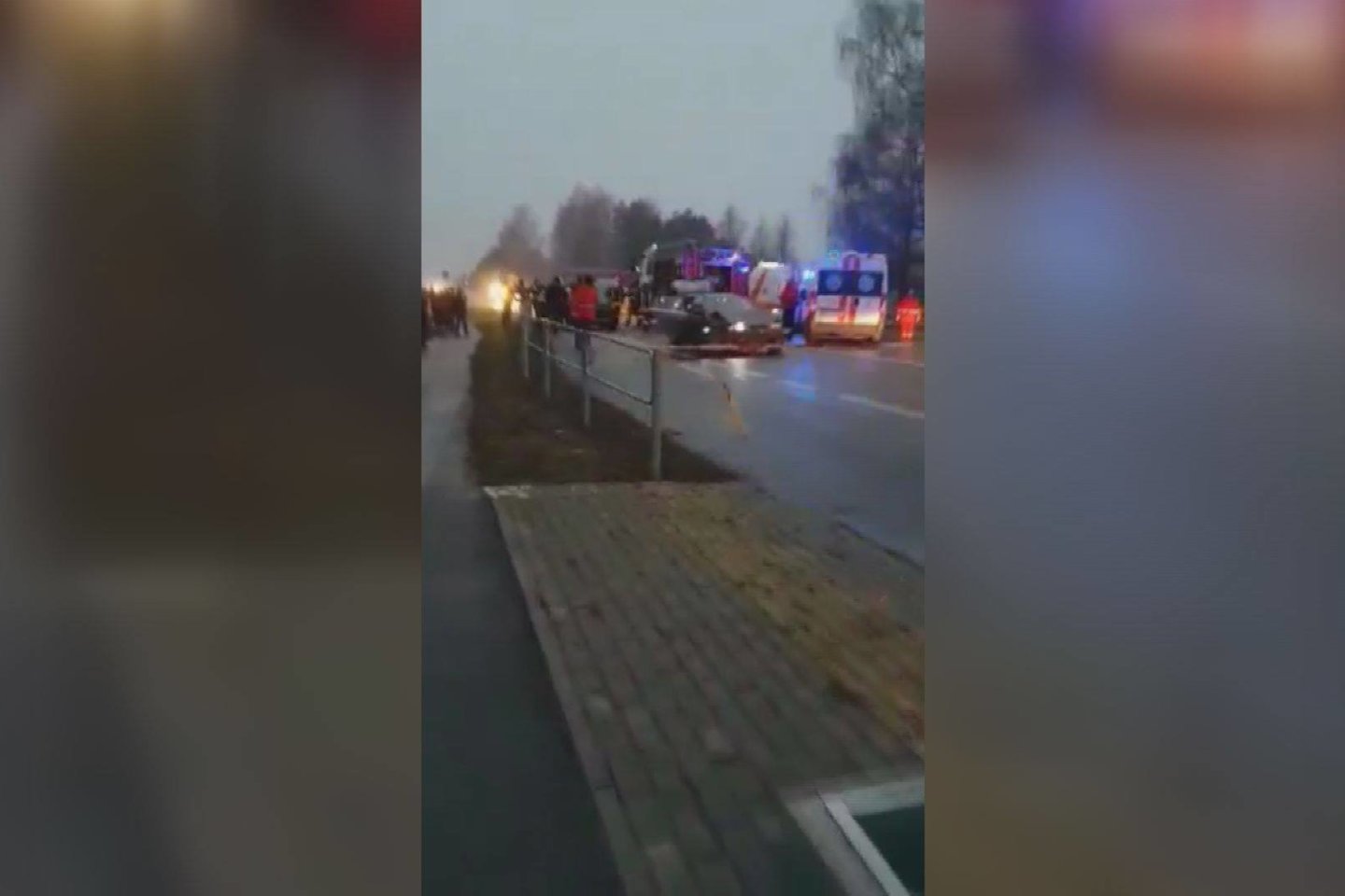 Didelė avarija Biržų r.: susidūrė 4 automobiliai, žuvo žmogus.