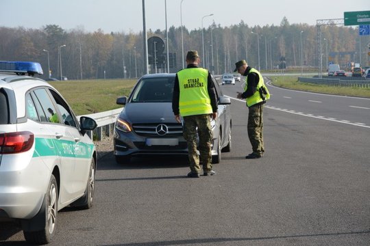 Lenkų pasieniečiai sučiupo prekyba žmonėmis įtariamą lietuvį