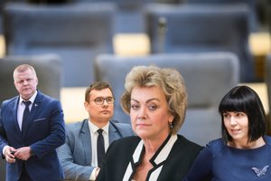 Kas ir ką užspaudė į kampą, kad net nesulaukus išvadų, surinkti parašai dėl apkaltos I. Rozovai?