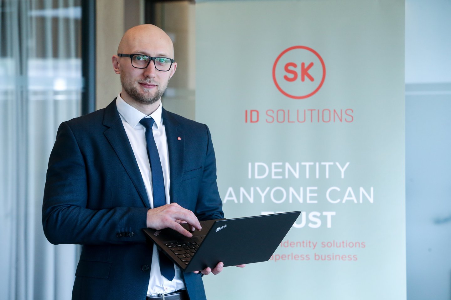 „ Šiandien trijose Baltijos šalyse turime 2,7 milijono vartotojų, o Latvijoje ir Lietuvoje „Smart-ID“ yra pasirenkamas kaip tinkamiausias autentifikavimo sprendimas“, – teigė „SK ID Solutions“ vadovas Lietuvoje Viktoras Kamarevcevas.<br> Asmeninio archyvo nuotr.