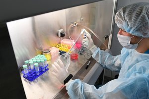 Tvirtina, kad sukūrė vakciną nuo Uhano koronaviruso