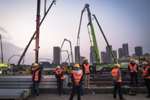 Į kovą su mirtinu virusu stojo statybininkai – aikštelėje triūsia su 60 ekskavatorių