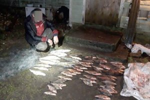 Pražūtingos bangos brakonieriaus ežere nesustabdė: dėl žuvienės rizikavo savo gyvybe