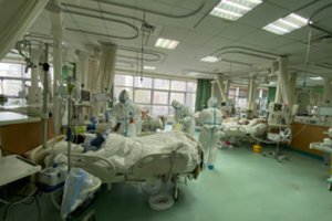 Uhano koronavirusas sparčiai plinta toliau: ar pasaulis pajėgus suvaldyti šią grėsmę?