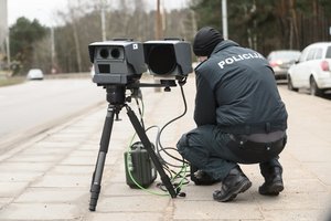 Trikojai greičio matuokliai ir toliau kaitina aistras: „Ar tai policininkų darbas?“