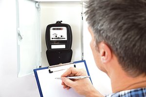 Žmonės įniršę – susimokėję už gruodį suvartotą elektrą virto skolininkais 