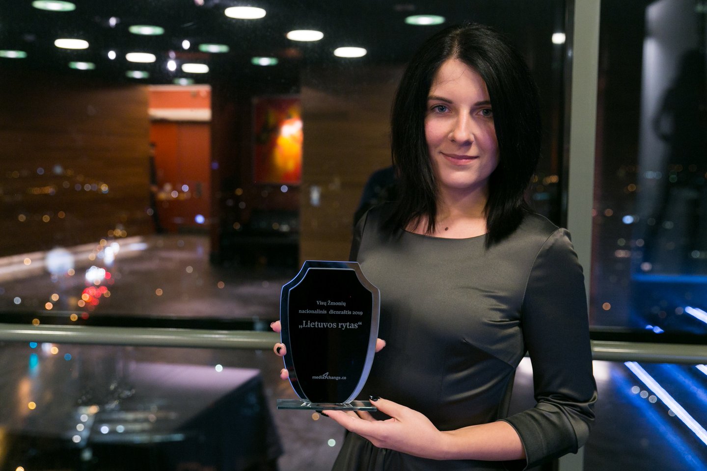 Apdovanojimą atsiėmė lrytas.lt redaktoriaus pavaduotoja Greta Ališauskaitė. <br> T.Bauro nuotr.
