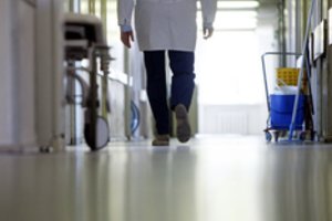 Belgijoje išnagrinėjus svarbią eutanazijos bylą išteisinti trys gydytojai