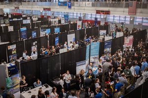 Pirmojoje TECH mugėje dėl darbuotojų konkuruos didžiausi IT sektoriaus darbdaviai